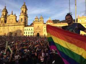 DJ Diego Sánchez en el acto de cierre de la Marcha de la Diversidad en Plaza de Bolívar ante miles de asistentes